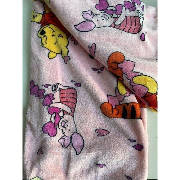 Disney Winnie The Pooh Tigger Piglet Valentines Blanket Soft Throw 50 X 70” NEW - Picture 16 of 16